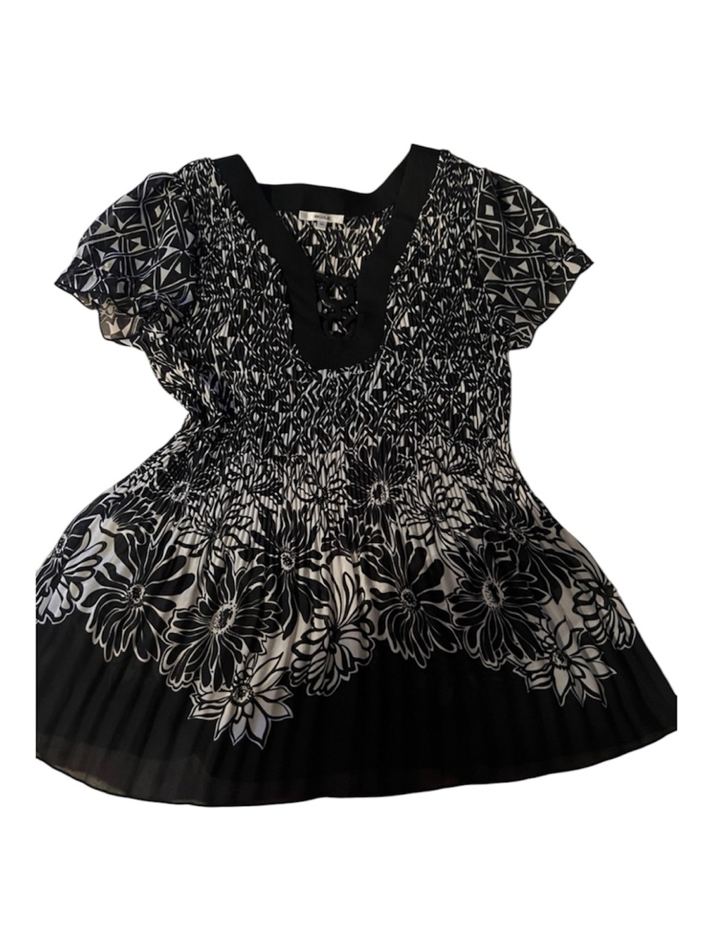 NICOLA Black & White Floral Smocked Tunic Top